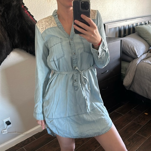 ANTHROPOLOGIE HOLDING HORSES NOVELA CHAMBRAY LACE SHIRTDRESS small - Picture 3 of 8